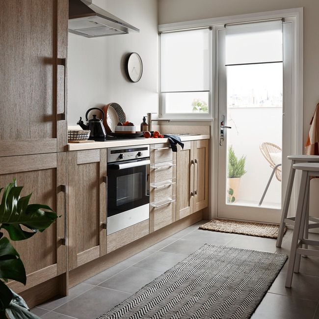 Bagpanel til køkkenø GoodHome Alpinia 89 x 200 cm i egetræslook