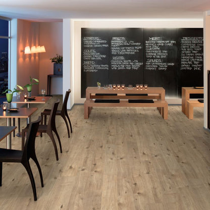 Laminatgulvpaneler i naturlig Lauceston-eg AC4 2,494 m²