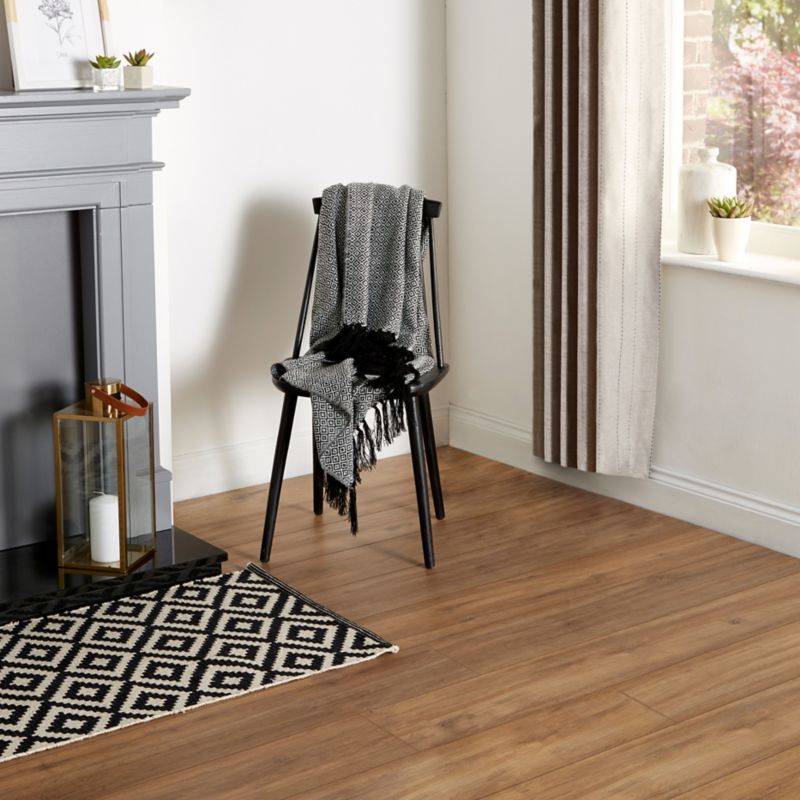 Laminatgulv Devonport AC4 128,6x19,4 cm Natur 1,996 m²