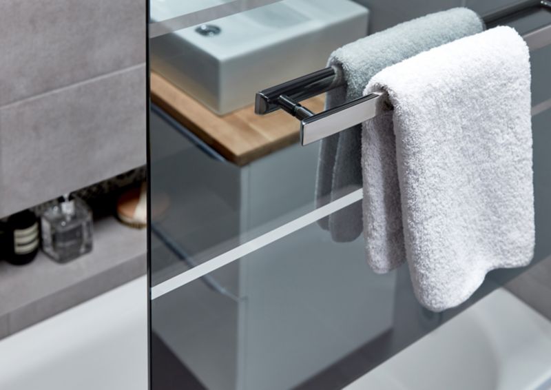 GoodHome Nubia 1-delt badekarsafskærmning 150 x 95 cm krom/spejldekor