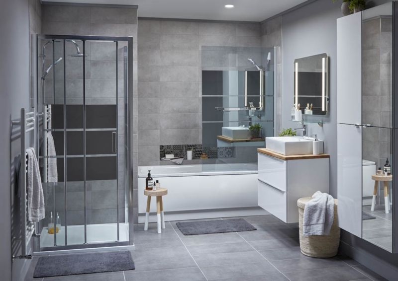 GoodHome Nubia 1-delt badekarsafskærmning 150 x 95 cm krom/spejldekor