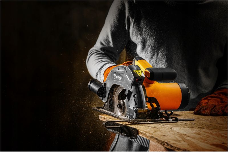 DEKO 1600W rundsav med laserstyreskinne, 1 sæt