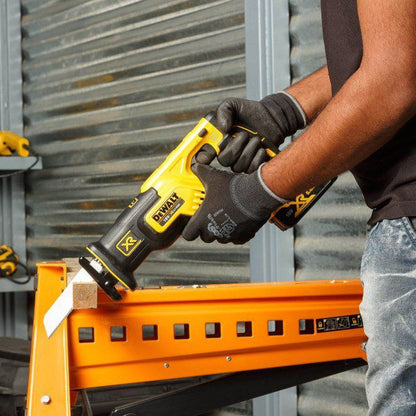 DeWalt 18 V XR DCS367N-XJ bajonetsav