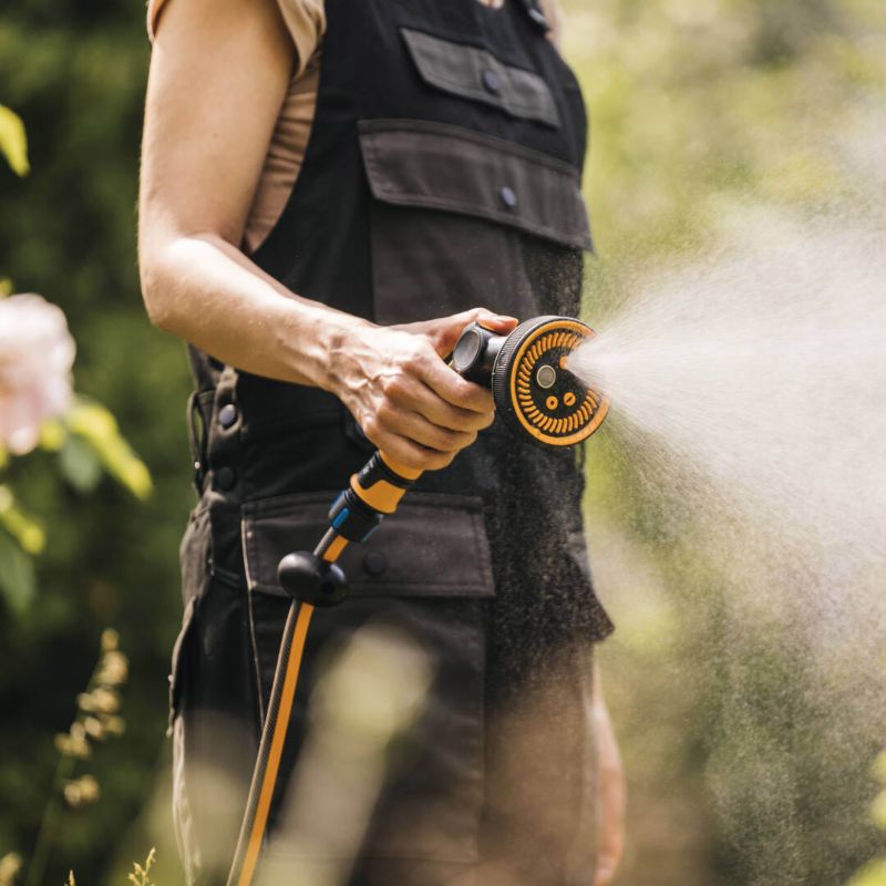 Fiskars Multi Comfort sprøjtepistol i sort og orange