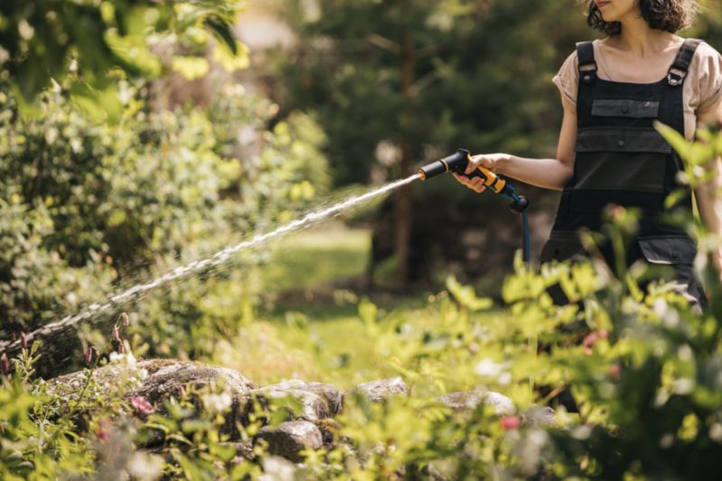 Fiskars Comfort forreste aftrækker sprøjtepistol, justerbar, sort-orange