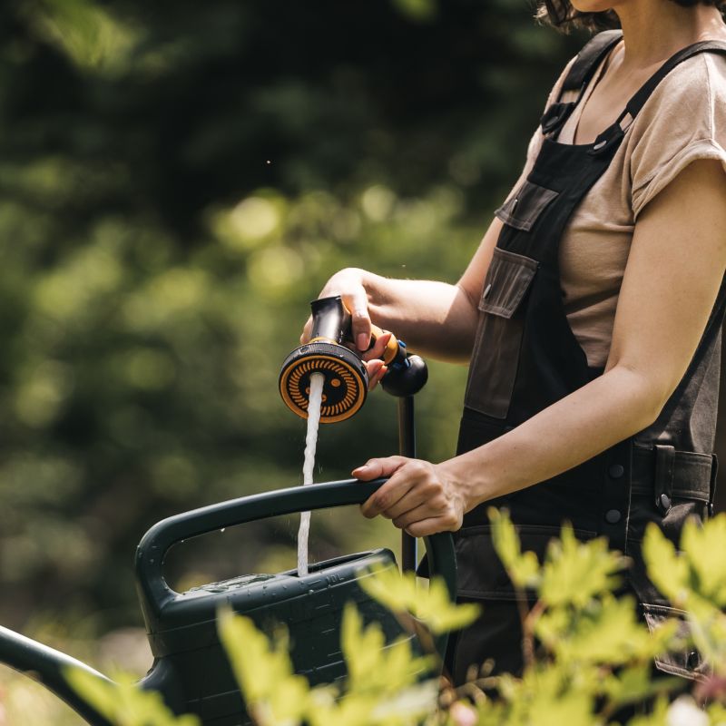 Fiskars Multi Comfort forreste aftrækker sprøjtepistol i sort-orange