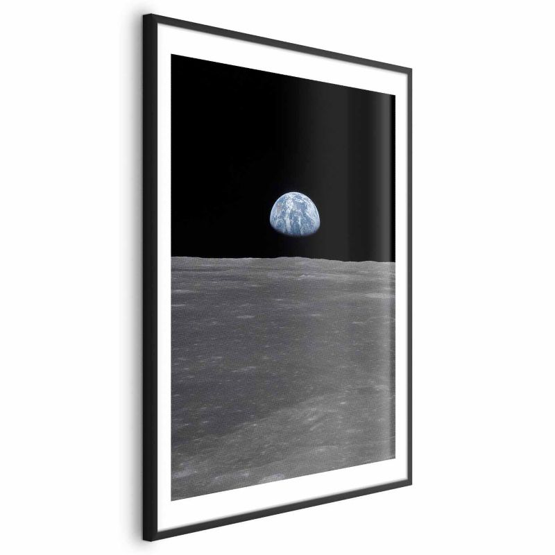 Artgeist plakat 'Langt væk hjemmefra' 60 x 90 cm med sort ramme, 1 stk