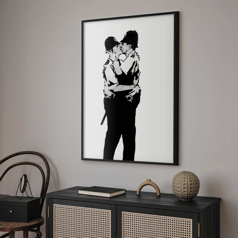 Artgeist plakat Kissing Coppers 40x60 cm med sort ramme, 1 stk