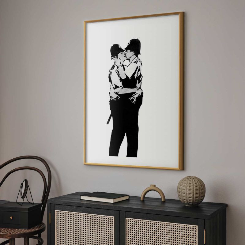 Plakat Artgeist Kissing Coppers 40x60 cm med guldramme, 1 stk