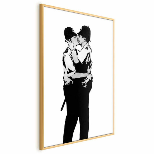 Artgeist plakat Kissing Coppers 60 x 90 cm med guldramme, 1 stk
