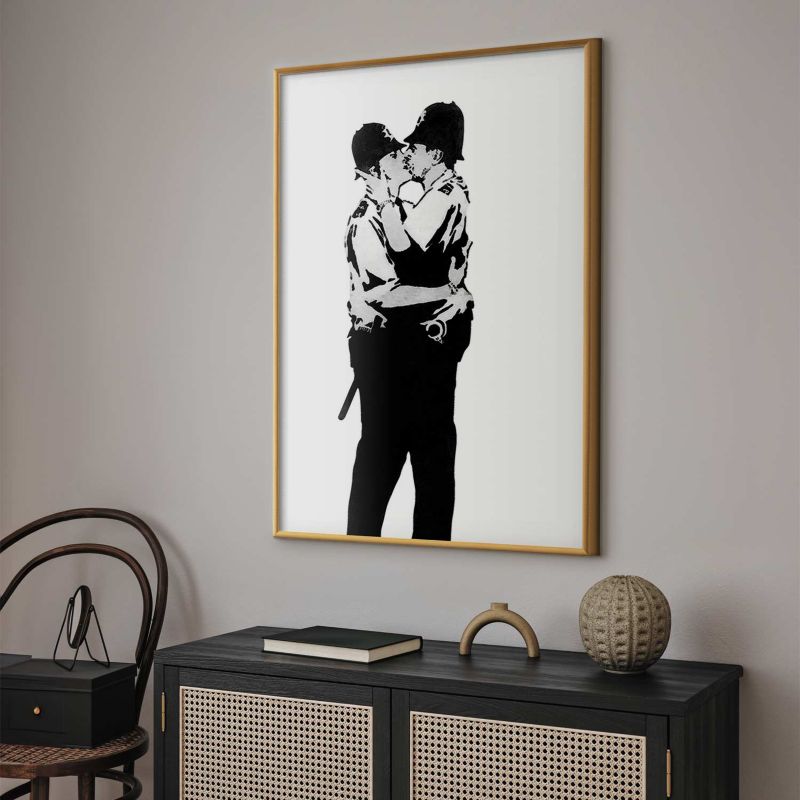 Artgeist plakat Kissing Coppers 60 x 90 cm med guldramme, 1 stk