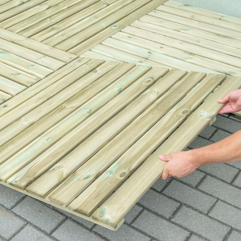 Klikstrom Limari terrasseflise i fyrretræ 100 x 100 x 3 cm