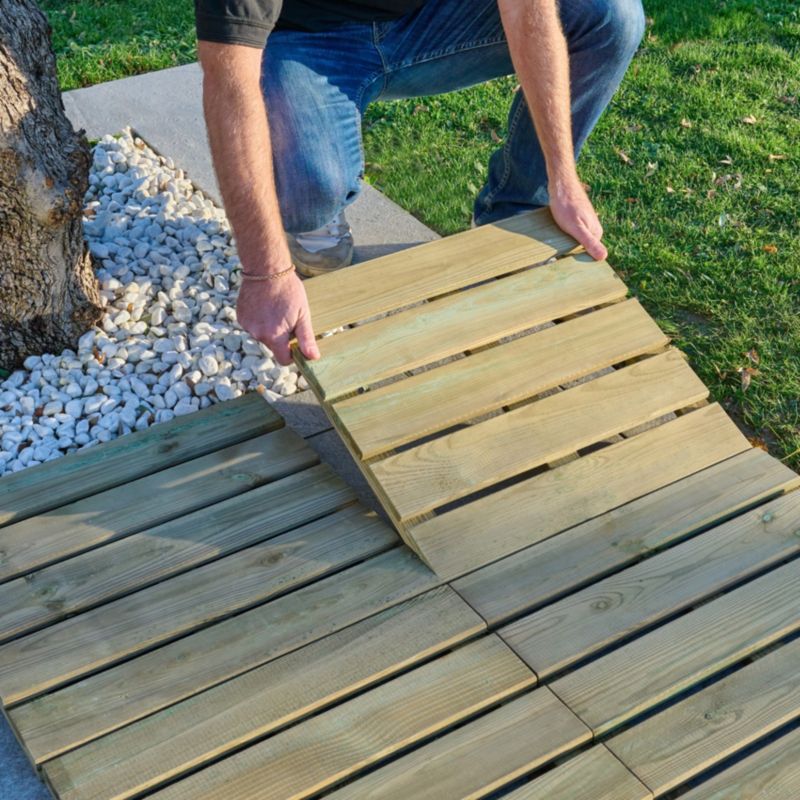 Klikstrom Limari terrassebræt i fyrretræ 50 x 50 x 3 cm