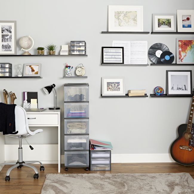 Dekorativ hylde Form Rigga 18 x 190 x 300 mm mat-sort