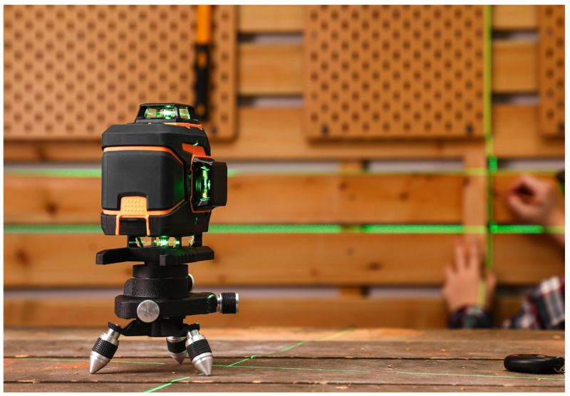 DEKO 4D planlaser med 360° krydslaser i grøn farve, komplet sæt
