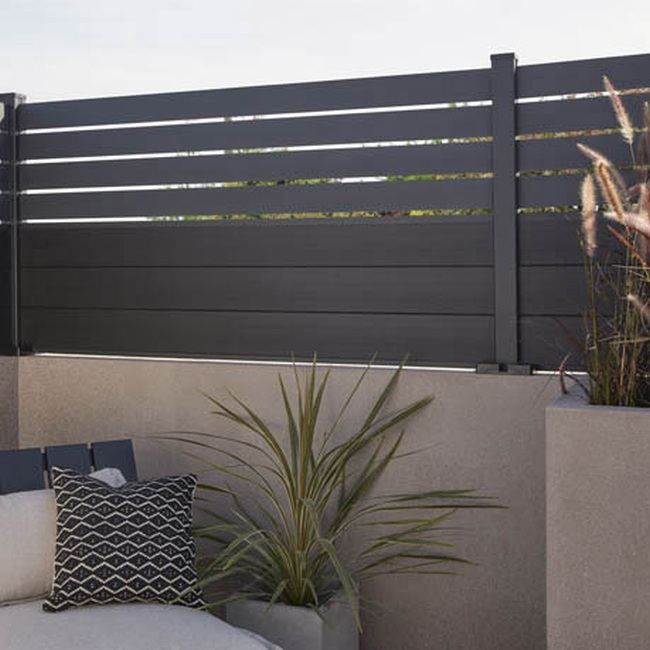 GoodHome Neva aluminiumsramme med vandrette lameller