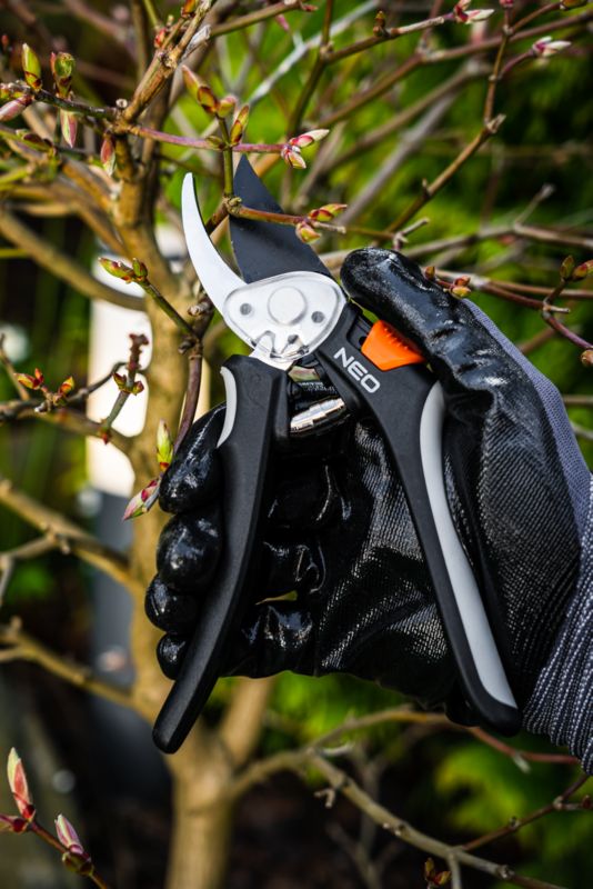 NEO TOOLS arbejdshandsker i nylon med nitrilbelægning, str. 9, grå, 1 par