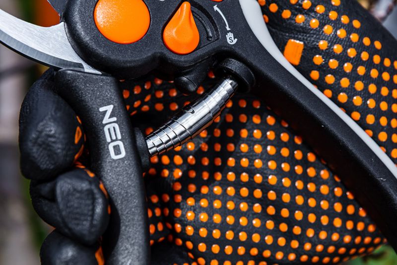 NEO TOOLS arbejdshandsker i nylon med nitrilprikker, str. 11, orange, 1 par