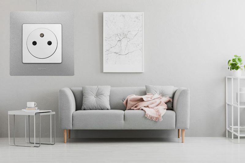 Enkelt ramme Legrand Niloe i aluminium