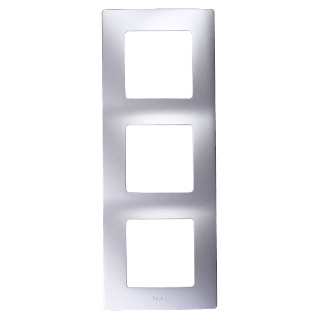 Legrand Niloe tredobbelt ramme i aluminium