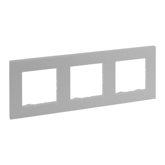 Legrand Niloe Step tredobbelt ramme i aluminium