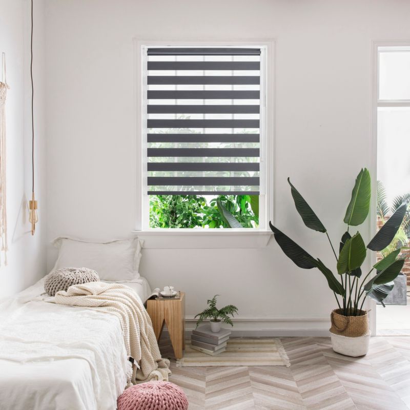 Dags-/nat-rullegardin Colours Elin 71,5 x 240 cm antracit