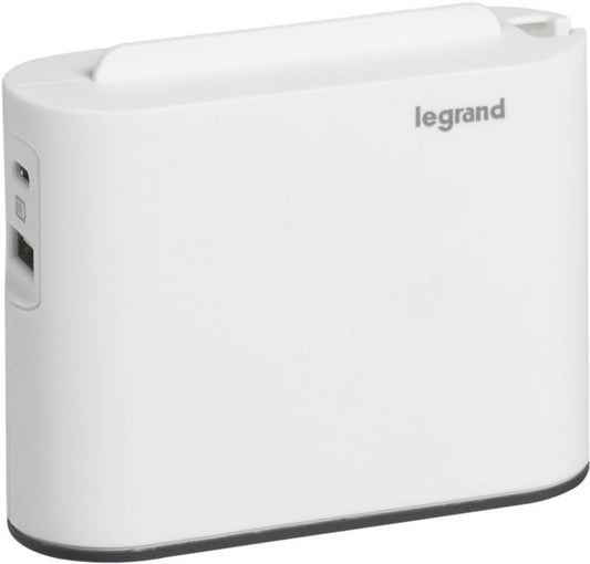 Legrand forgreningsstik med 2 stik og USB, AC, hvid/sort