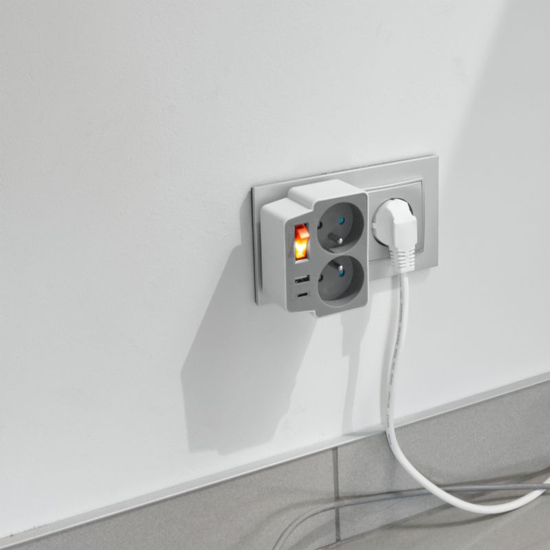 Dobbelt forgreningsstik med jordforbindelse DPM Solid 2xUSB