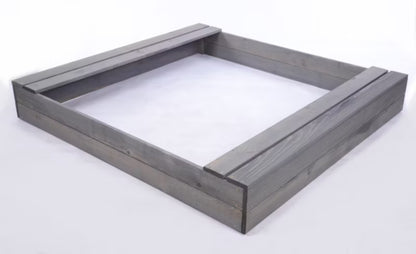 Sandkasse med Bænke 140x137 cm Grå Træ