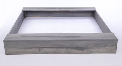Sandkasse med Bænke 140x137 cm Grå Træ