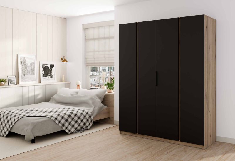 Bonni Dravero 4-dørs garderobeskab i eg og sort med hylder