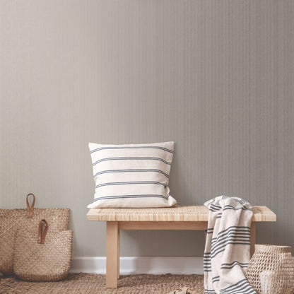 GoodHome Crisal vinyltapet på nonwoven i cremefarve