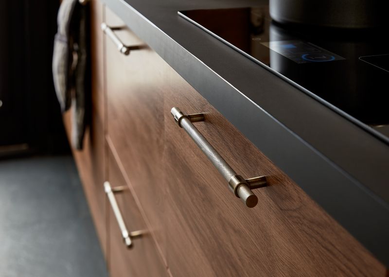 GoodHome Dukkah møbelgreb i antik guld med relingdesign