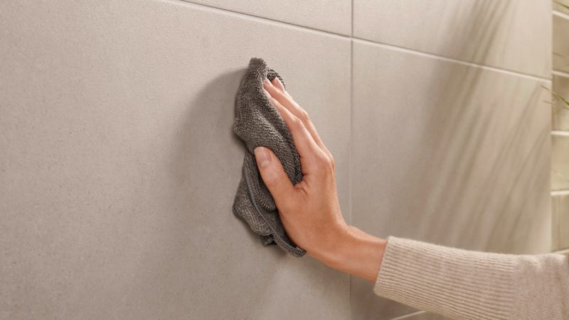 Tesa Moon sort toiletrulleholder uden boring