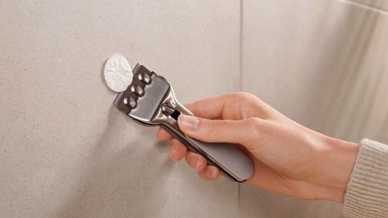 Tesa Moon sort toiletrulleholder uden boring