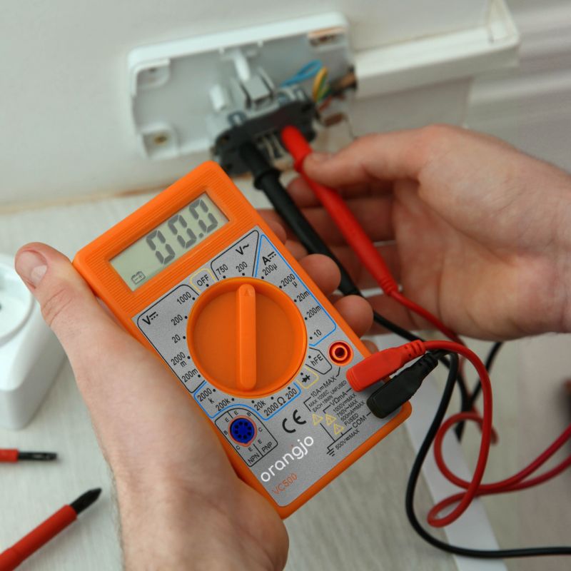 Universal digital multimeter VC500