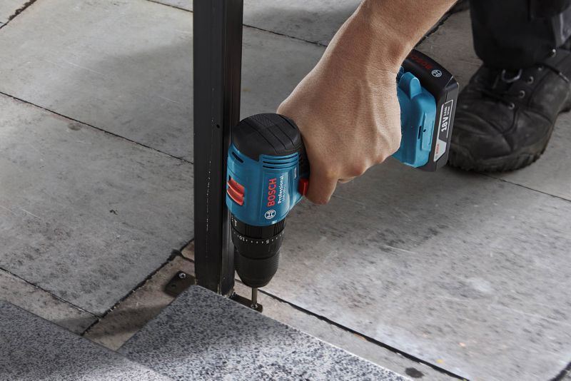 Bosch GSR 185-Li akku-boremaskine og skruemaskine med 2 x 2,0 Ah batterier