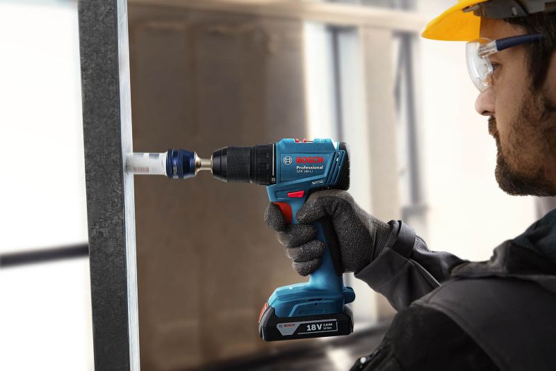 Bosch GSR 185-Li akku-boremaskine og skruemaskine med 2 x 2,0 Ah batterier