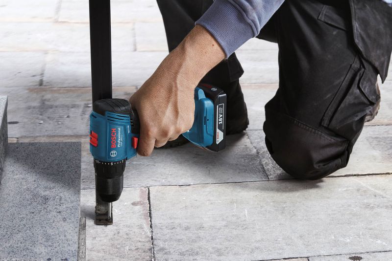 Bosch GSR 185-Li akku-boremaskine og skruemaskine med 2 x 2,0 Ah batterier