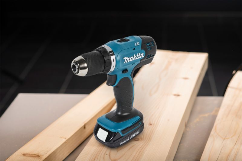 Makita LXT 18 V akku-boremaskine og skruemaskine med 1 x 1,5 Ah batteri