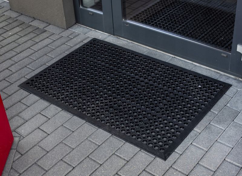 Gummimåtte med rampe 120x180 cm Sort