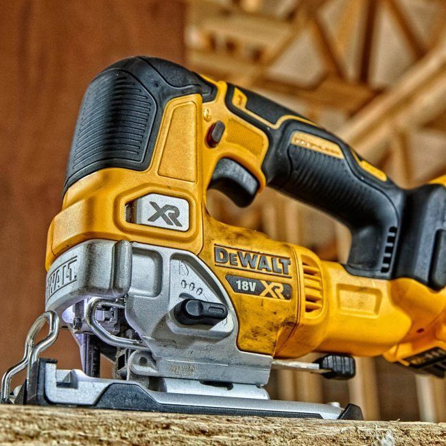 DeWalt 18 V XR DCS334N-XJ stiksav