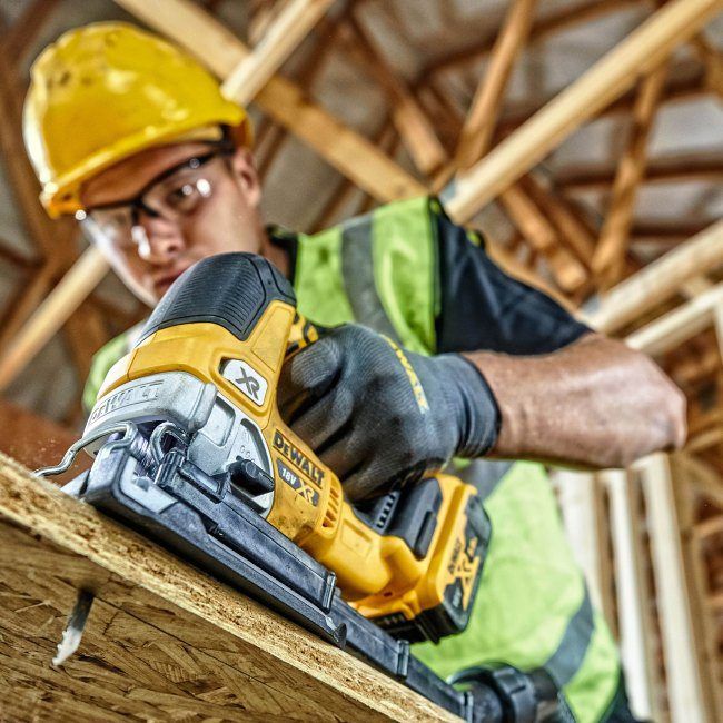 DeWalt 18 V XR DCS334N-XJ stiksav