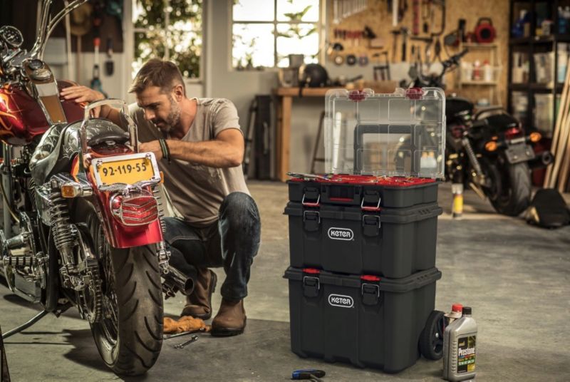 Sæt med 3 Keter Stack 'N' Roll kasser på 150L
