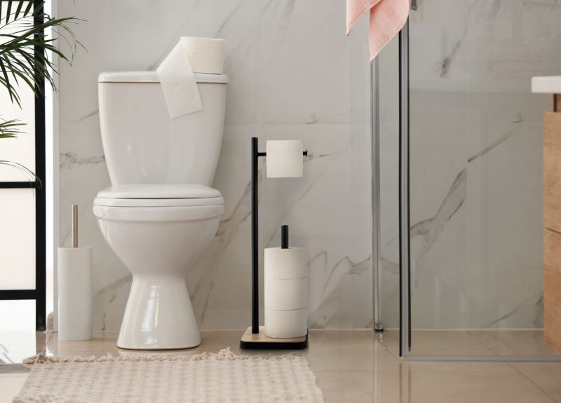 Badeværelsessæt med Pedalspand 5 L og Toiletpapirholder Sort/Bambus