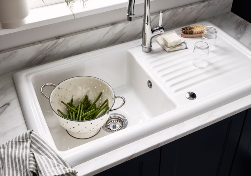 Cooke&Lewis Burbank keramisk vask med 1 kum og afløbsplade i hvid