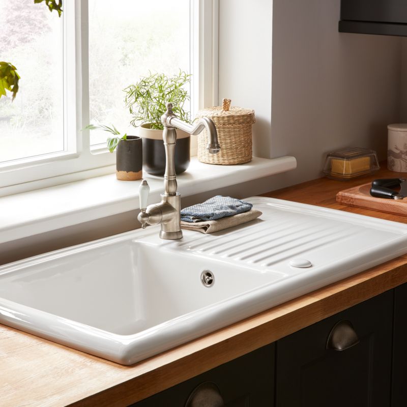 Cooke&Lewis Burbank keramisk vask med 1 kum og afløbsplade i hvid