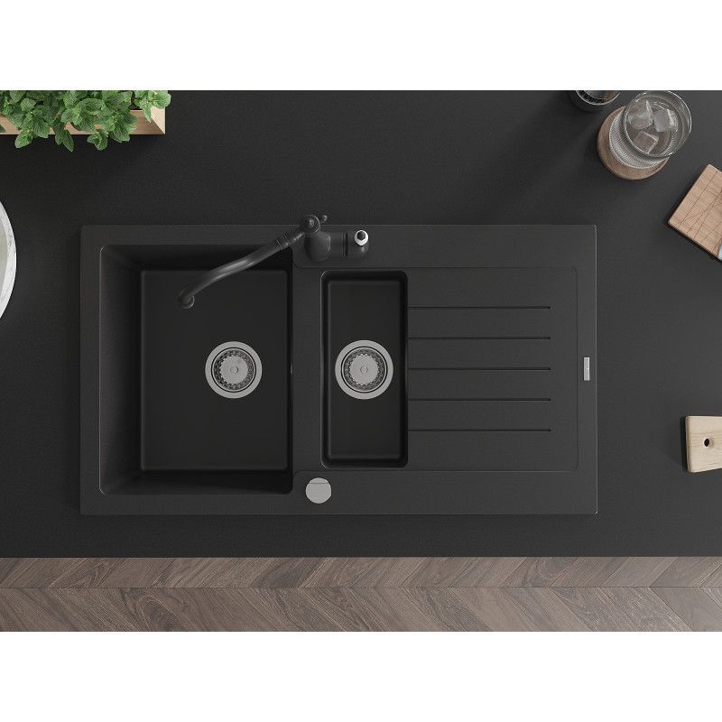 Granitsænke Mexen Matias 1,5-kammer med afløbsplade og Carla køkkenarmatur i sort, 1 sæt