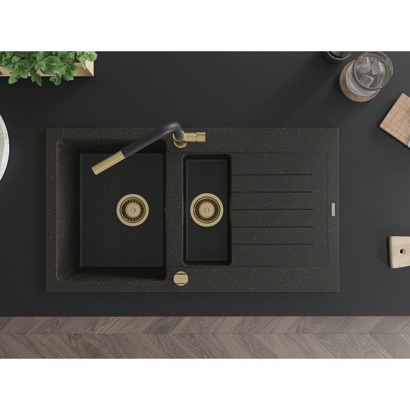 Granitsænke Mexen Matias 1,5-kammer med afløbsplade og Flora køkkenarmatur i sort/guld, 1 sæt