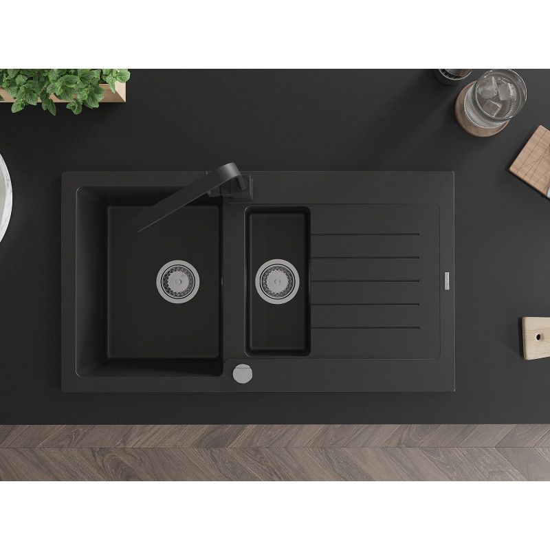 Granitsænke Mexen Matias 1,5-kammer med afløbsplade og sort køkkenarmatur Rita, 1 sæt